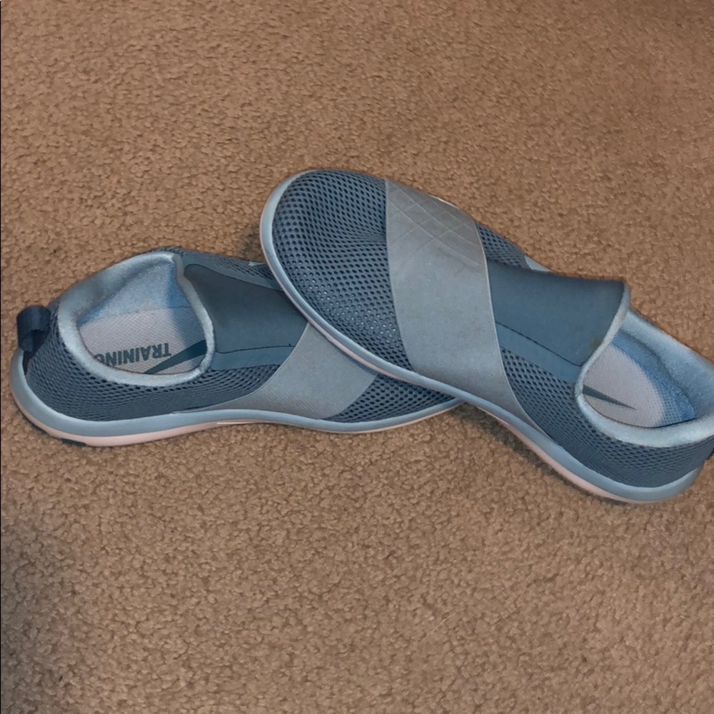 Nike tennis shoes